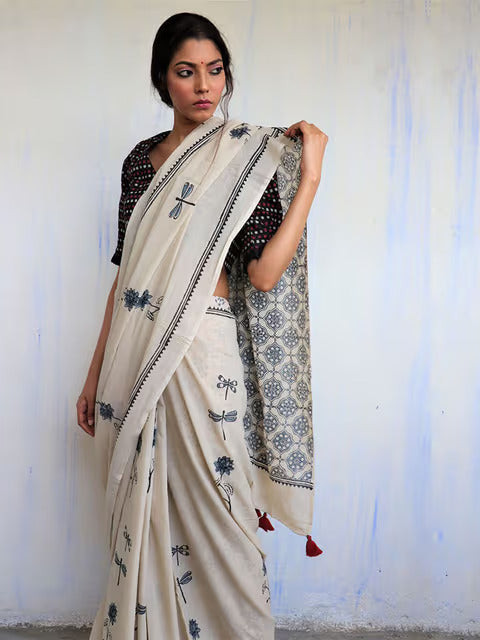 Chidiyaa Ivory Black Dragonfly Block Printed Cotton Mul Saree God with Unstitched Blouse