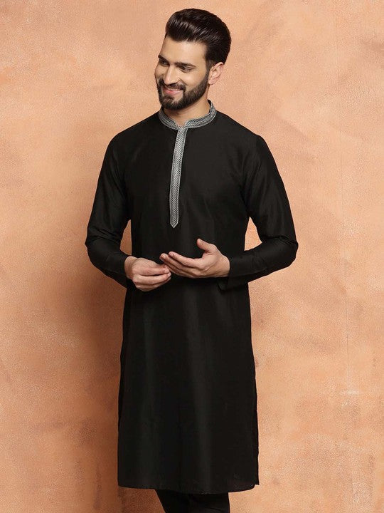 Men Solid Regular Fit Thread Work Kurta