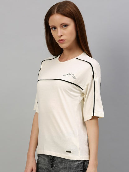 Women Off-White Solid Round Neck Pure Cotton T-shirt with Piping Detail