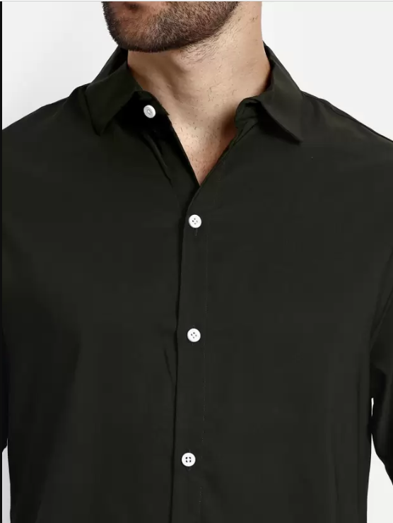 Men Regular Fit Solid Spread Collar Casual Shirt