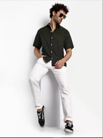 Men Regular Fit Solid Spread Collar Casual Shirt