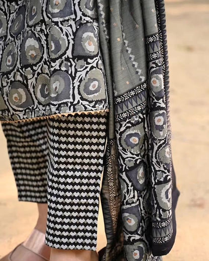 KLOSIA Women Printed Viscose Kurta Pant with Dupatta