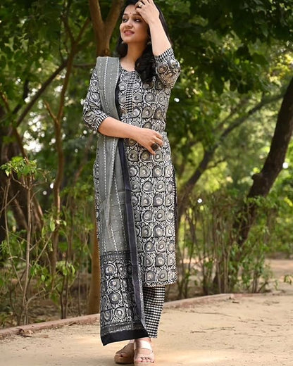 KLOSIA Women Printed Viscose Kurta Pant with Dupatta