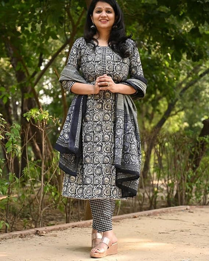 KLOSIA Women Printed Viscose Kurta Pant with Dupatta