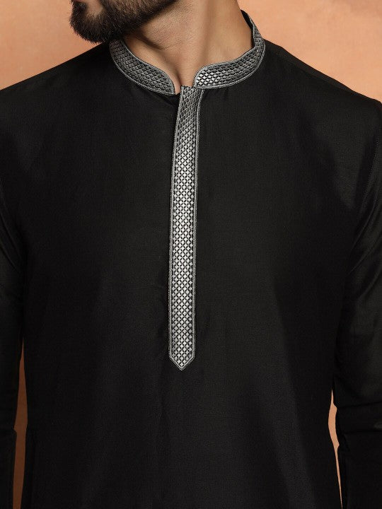 Men Solid Regular Fit Thread Work Kurta