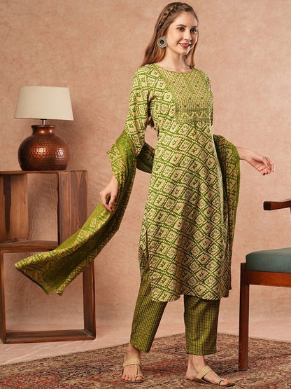 Women Printed Regular Thread Work Kurta with Trousers & With Dupatta