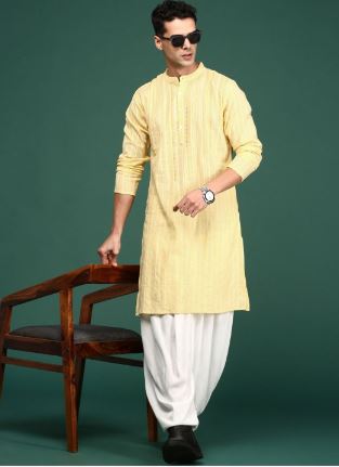 Jompers Men Embroidered Straight Kurta