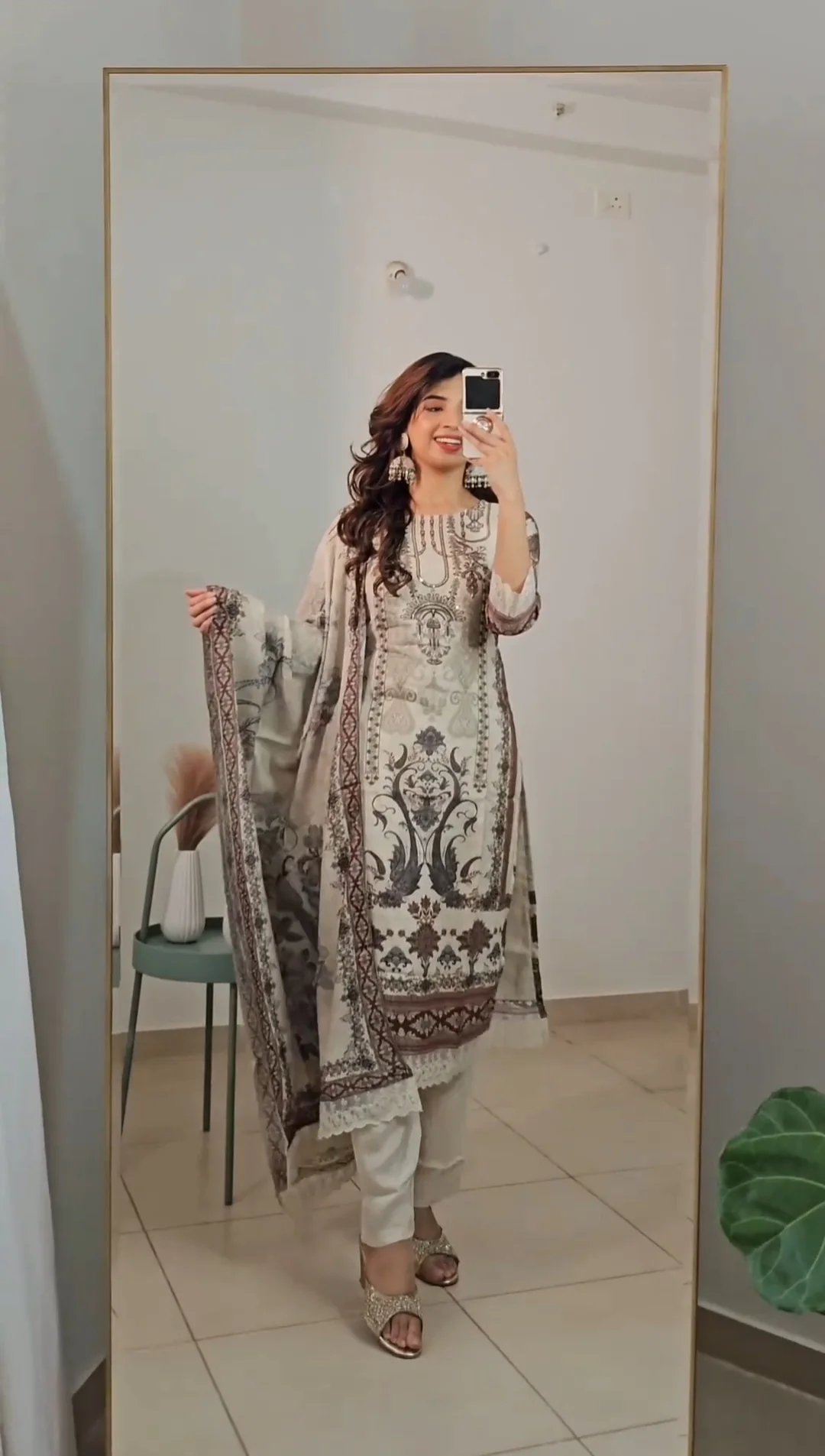 Outstanding Ready made Pakistani Suit