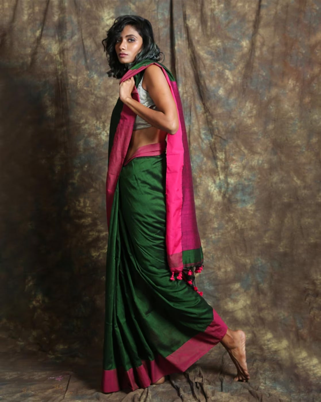 NEW SEASON Charukriti Green & Magenta Solid Handloom Saree