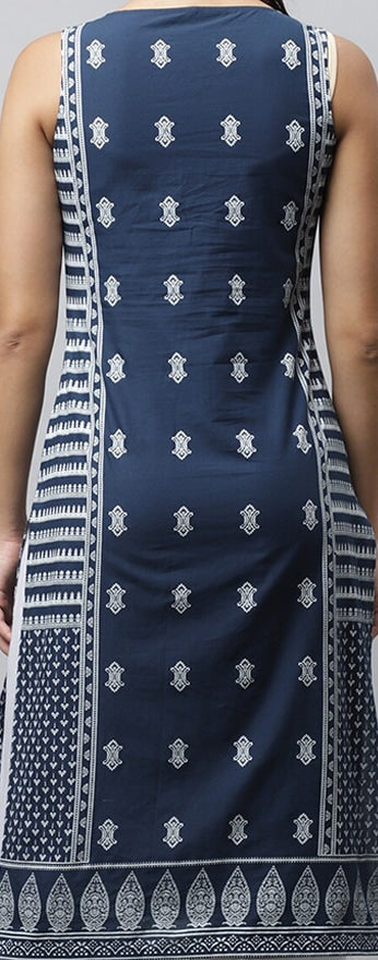 Women Blue & White Ethnic Motifs Printed Kurta