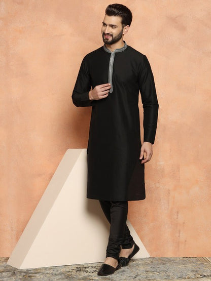 Men Solid Regular Fit Thread Work Kurta