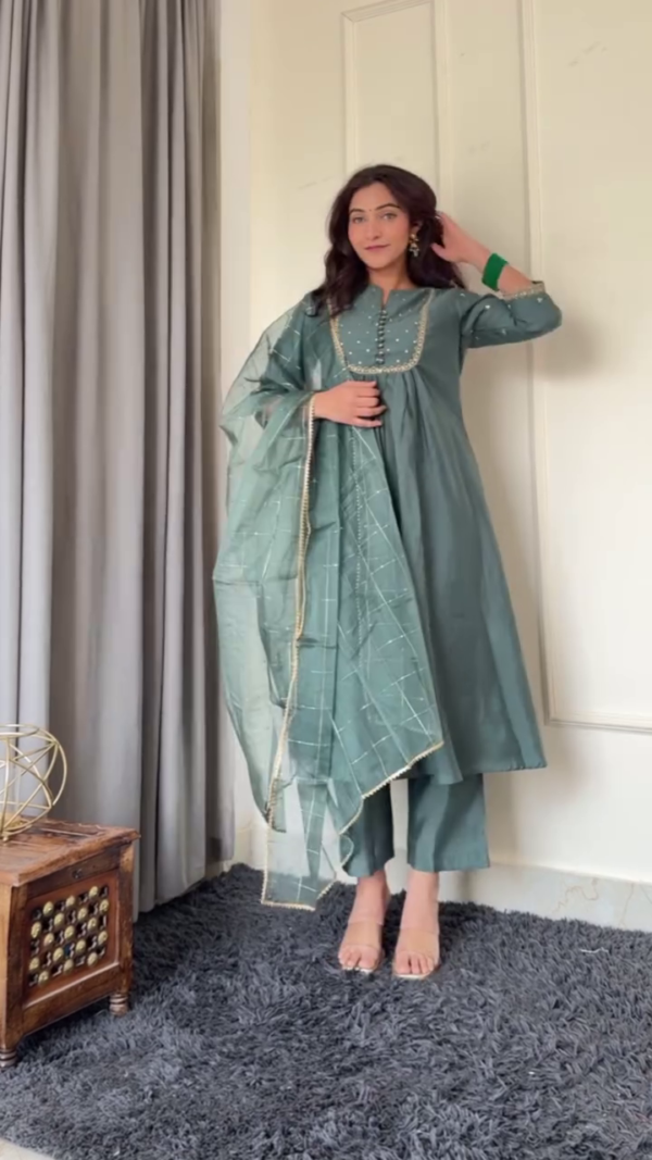 Floral Embroidered Regular Thread Work Straight Kurti with Palazzos & Dupatta - Image 6