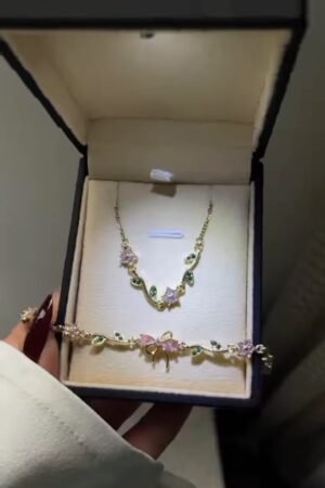 Elegant Floral Necklace & Bracelet Gift Set