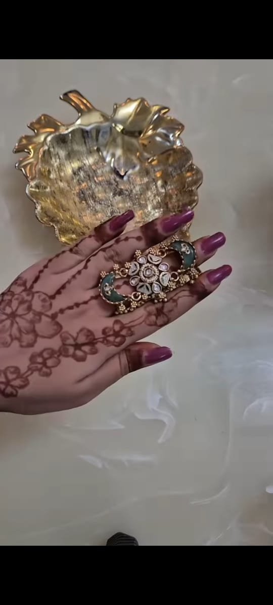 Elegant Green Stone Hand Harness Ring - Image 3