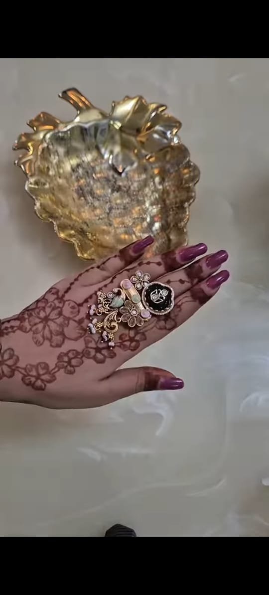 Elegant Green Stone Hand Harness Ring - Image 4