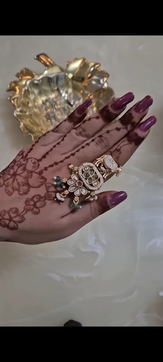 Elegant Green Stone Hand Harness Ring - Image 7