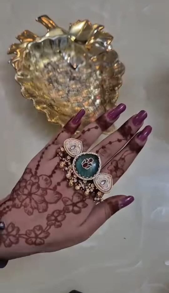 Elegant Green Stone Hand Harness Ring