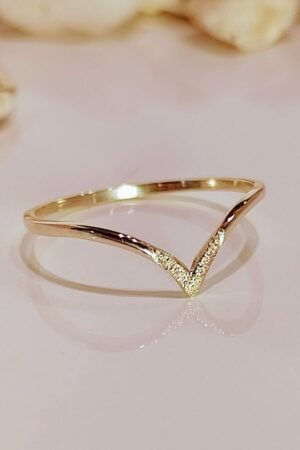 Gold Chevron V Band Ring